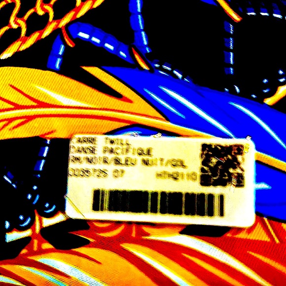 💯HermesSilkLargeScarfONEof a KindFabulousSIGNED Artist+Logo+2HermesBoxes+Ribbon - Picture 8 of 16